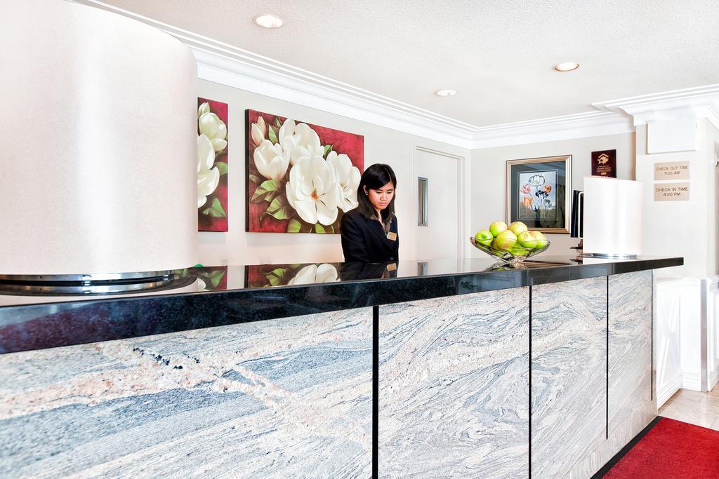 West Edmonton Mall Inn Bagian luar foto