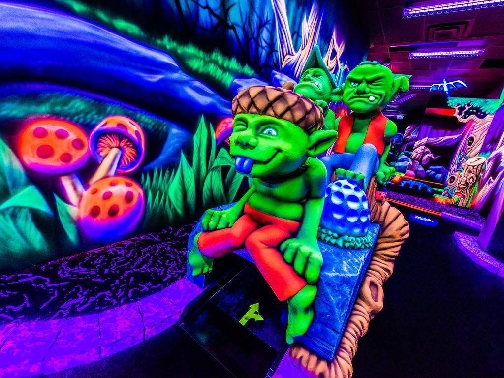 West Edmonton Mall Inn Bagian luar foto
