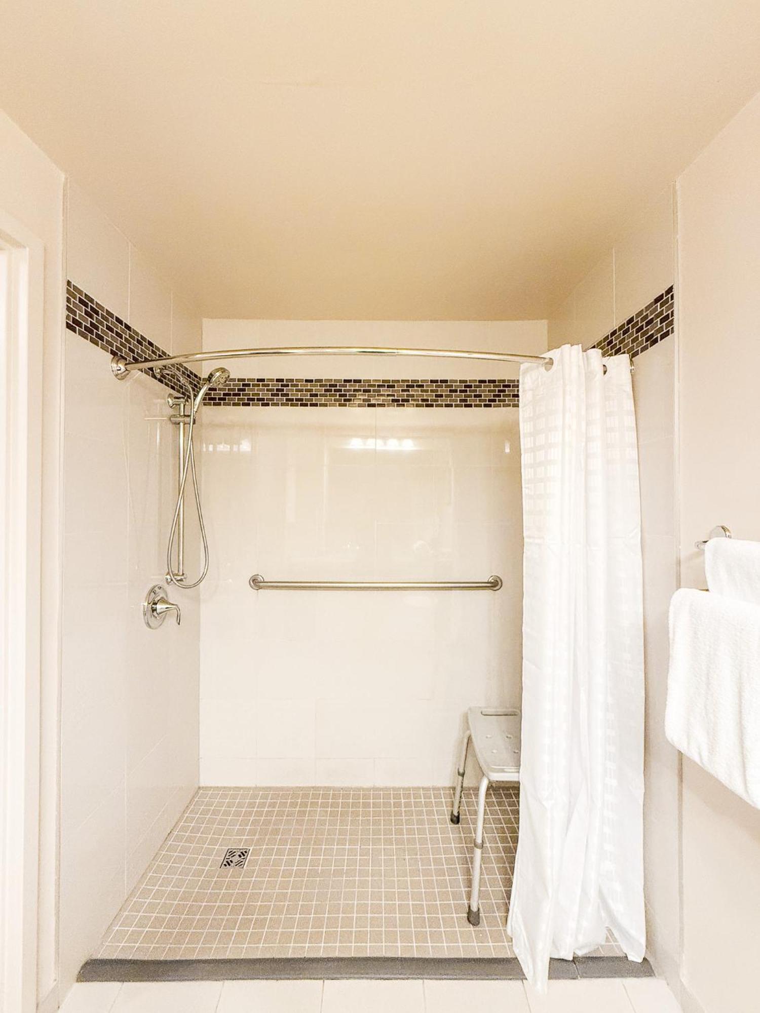 West Edmonton Mall Inn Bagian luar foto