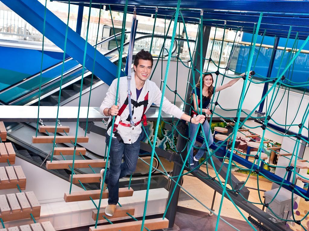 West Edmonton Mall Inn Bagian luar foto