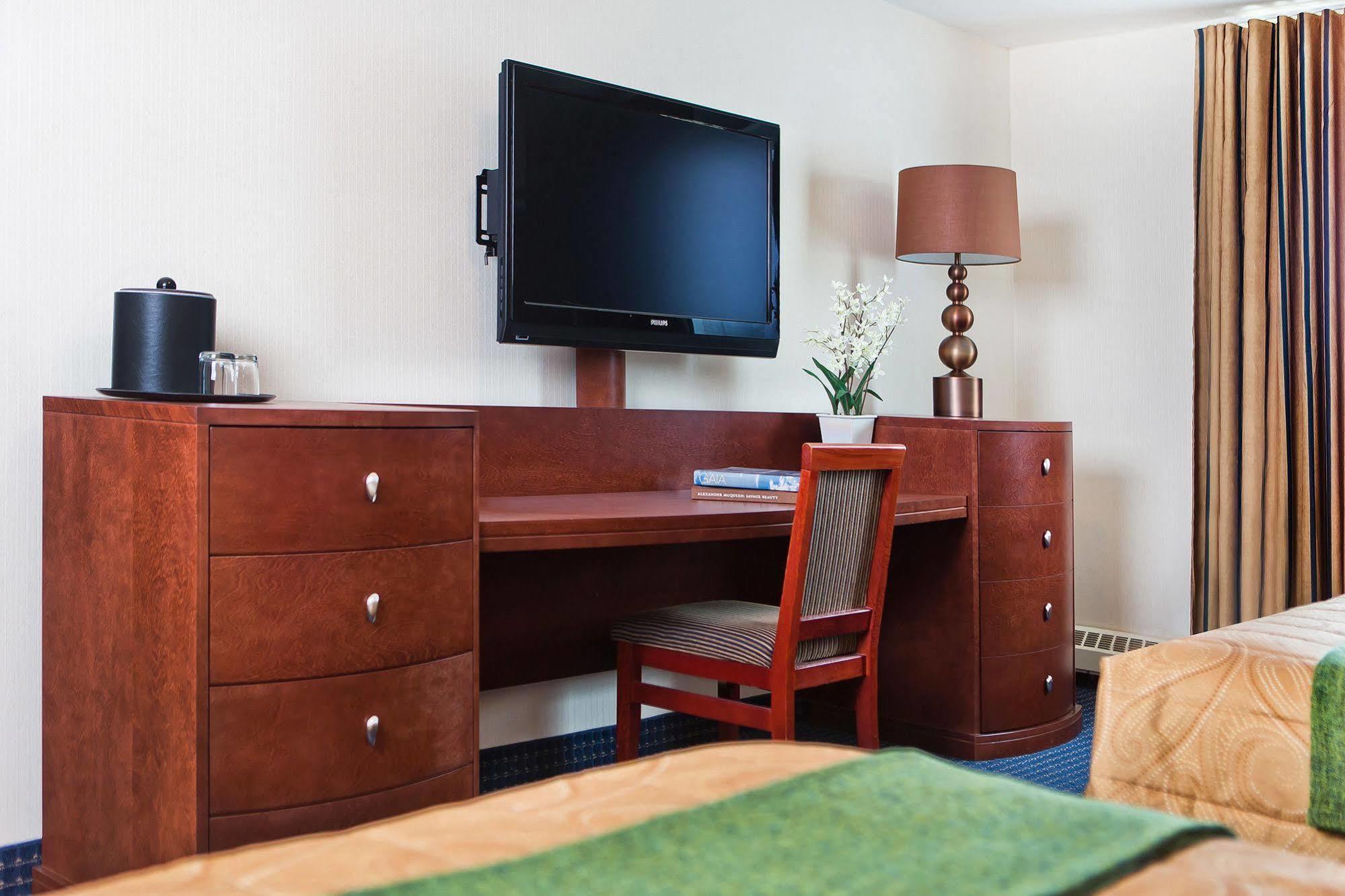 West Edmonton Mall Inn Bagian luar foto