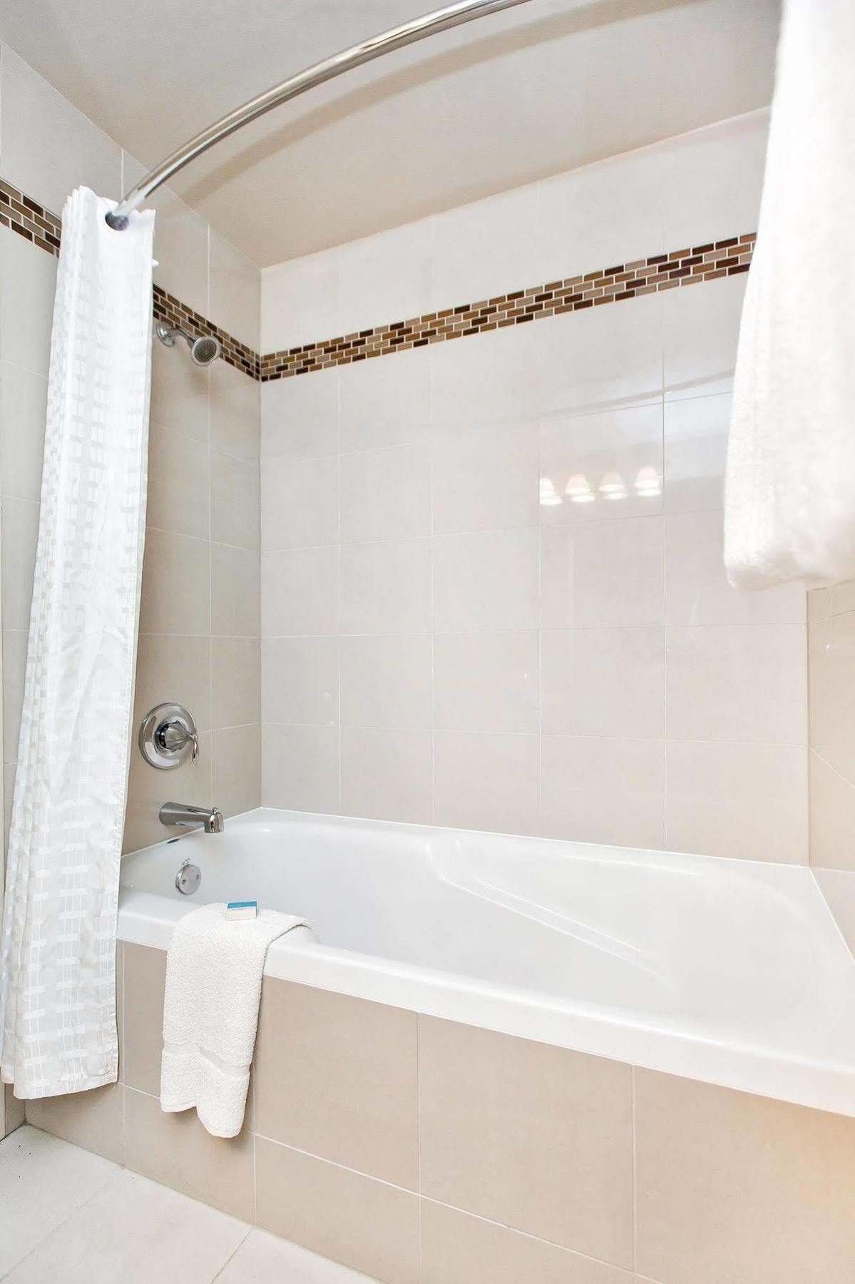 West Edmonton Mall Inn Bagian luar foto