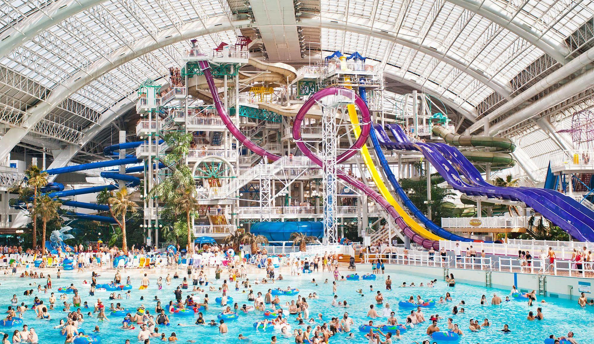 West Edmonton Mall Inn Bagian luar foto