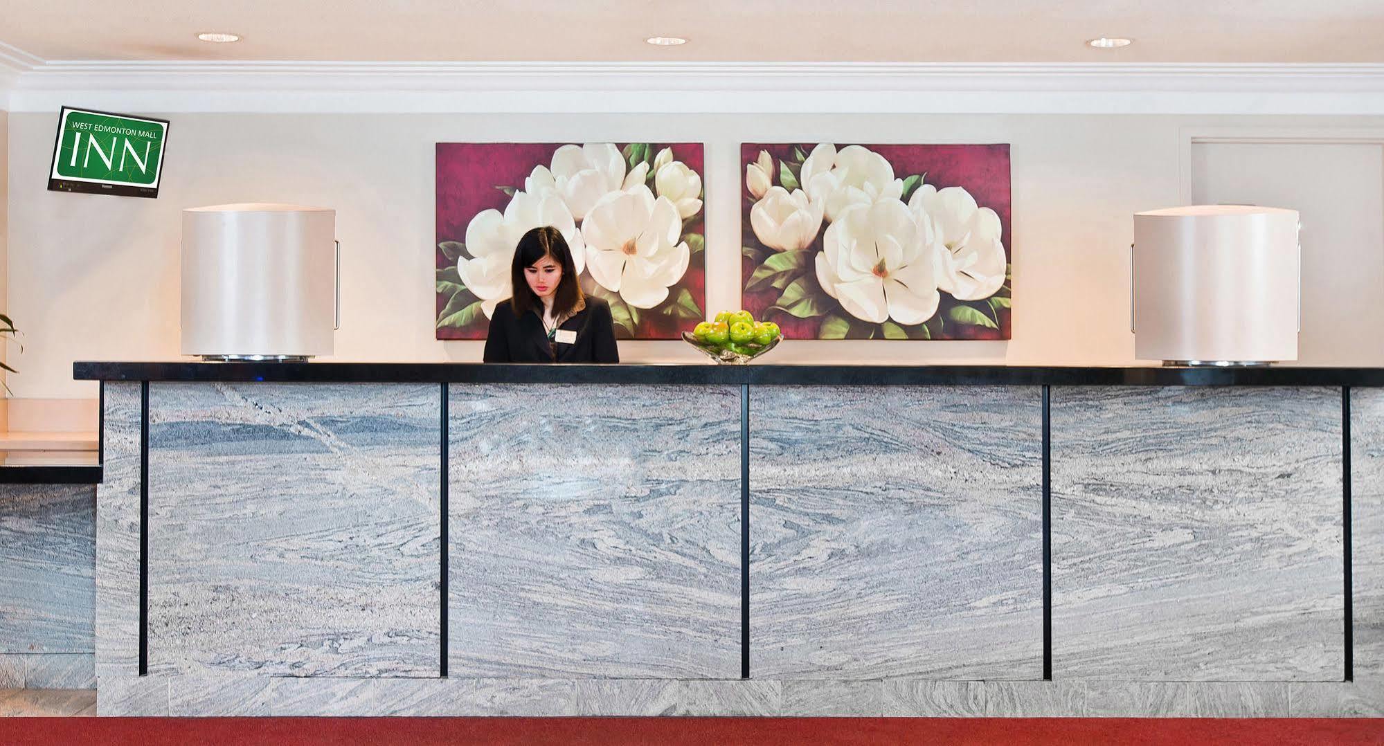 West Edmonton Mall Inn Bagian luar foto