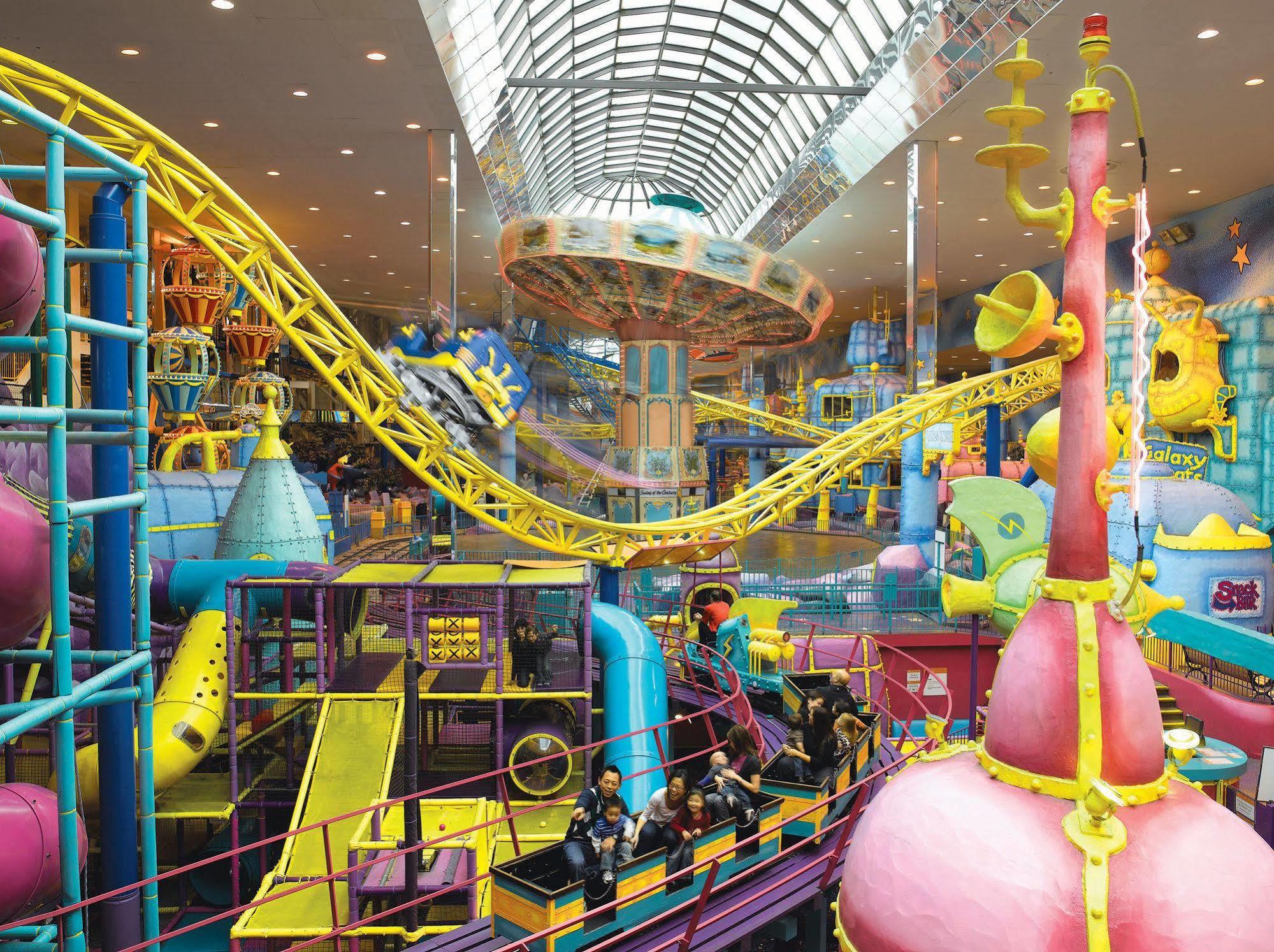 West Edmonton Mall Inn Bagian luar foto