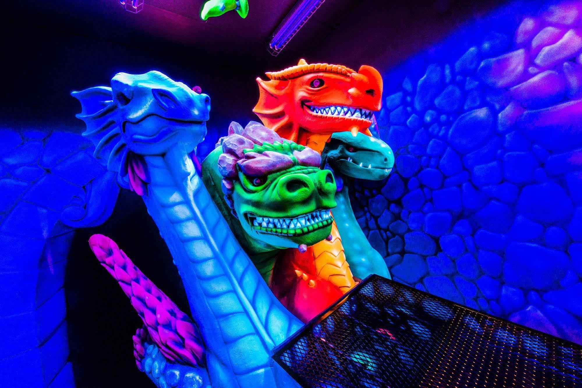 West Edmonton Mall Inn Bagian luar foto