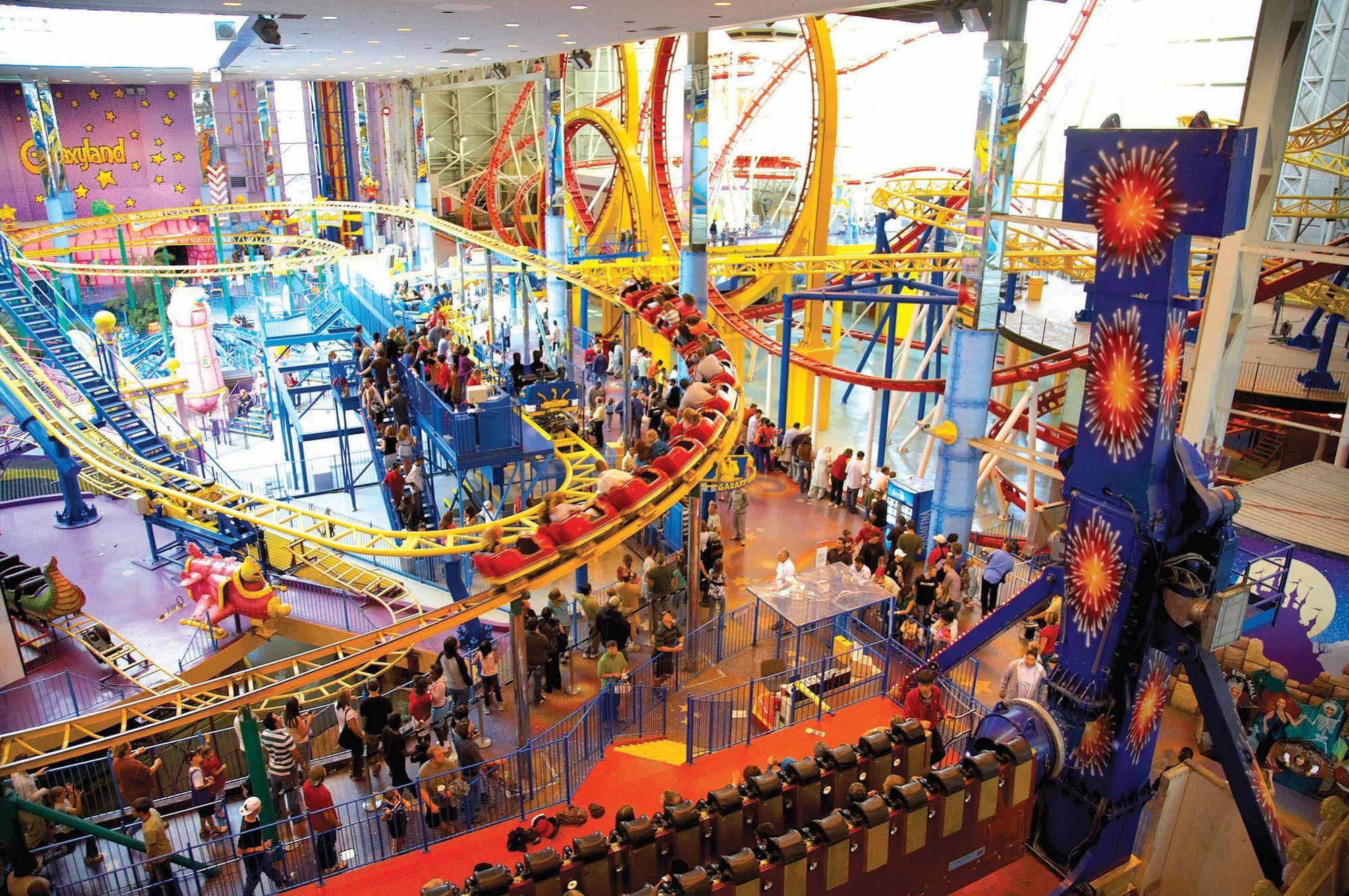 West Edmonton Mall Inn Bagian luar foto
